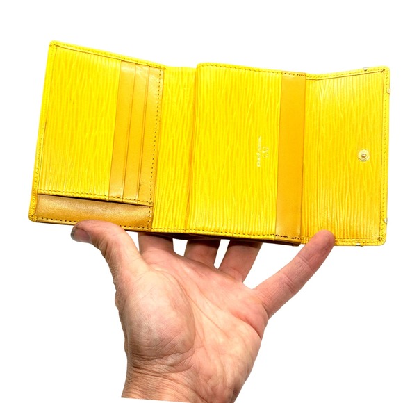 Vintage Valentino Garavani Wallet Yellow Leather Tokyo Stock Market Imprint Art - Picture 6 of 12